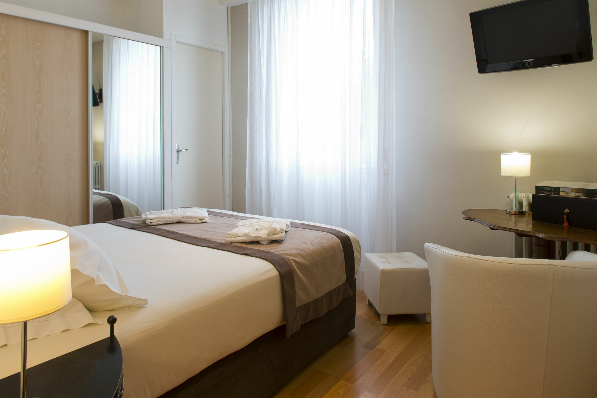 The Originals Boutique, Hotel Du Pont Roupt, Манд Екстериор снимка